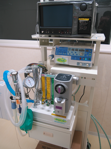 麻酔器・人工呼吸器・生体情報モニター